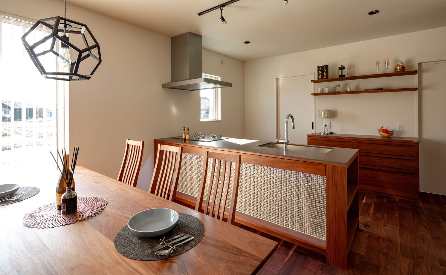 シャルドネホーム 【2000万円台/平屋スタイルの間取り】ウォルナットを主役にし、家具やタイルを丁寧に吟味した平屋風住宅の建築実例画像13