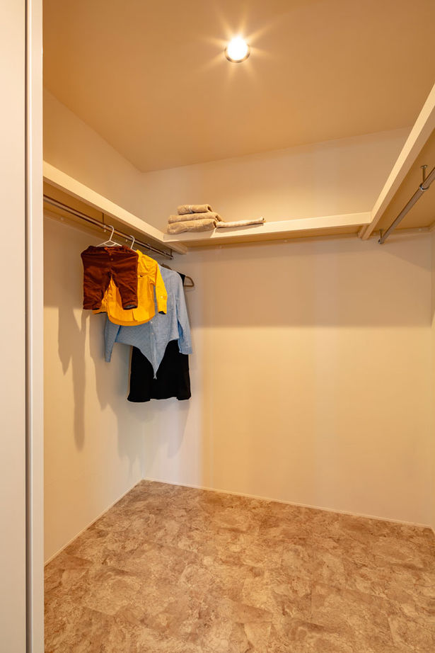 シャルドネホーム 【2000万円台/平屋スタイルの間取り】ウォルナットを主役にし、家具やタイルを丁寧に吟味した平屋風住宅の建築実例画像16