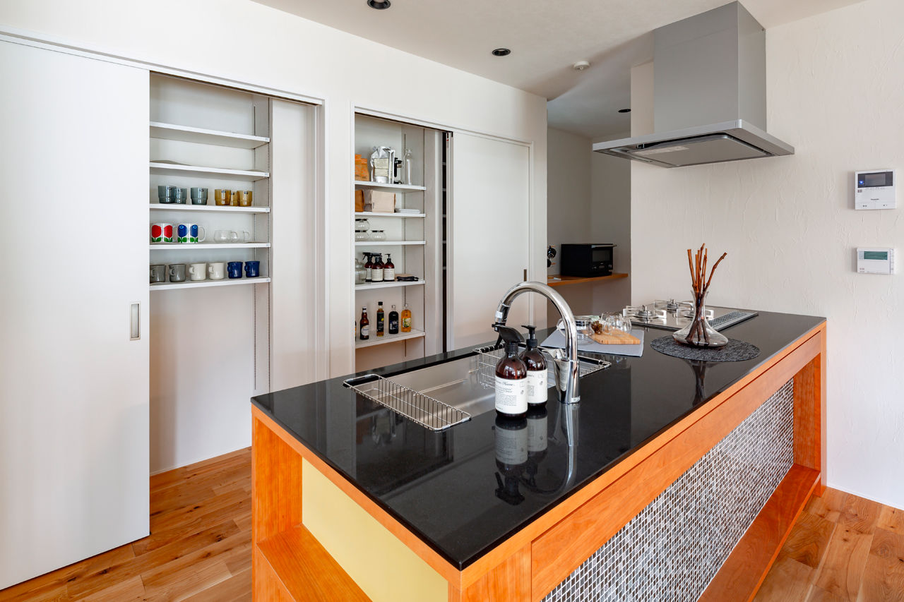 シャルドネホーム 【2000万円台/40坪台/4LDK/間取り図】収納を考えたパントリー付キッチンが主役。天然木の温かさを感じる家の建築実例画像4