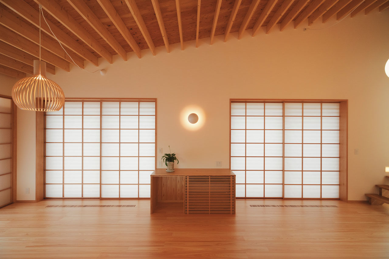 丸正渡邊工務所 【甲府市｜30坪×平屋風×建築家｜間取り有】滋味のある自然素材と造作が際立つ、洗練された平屋スタイルの建築実例画像2