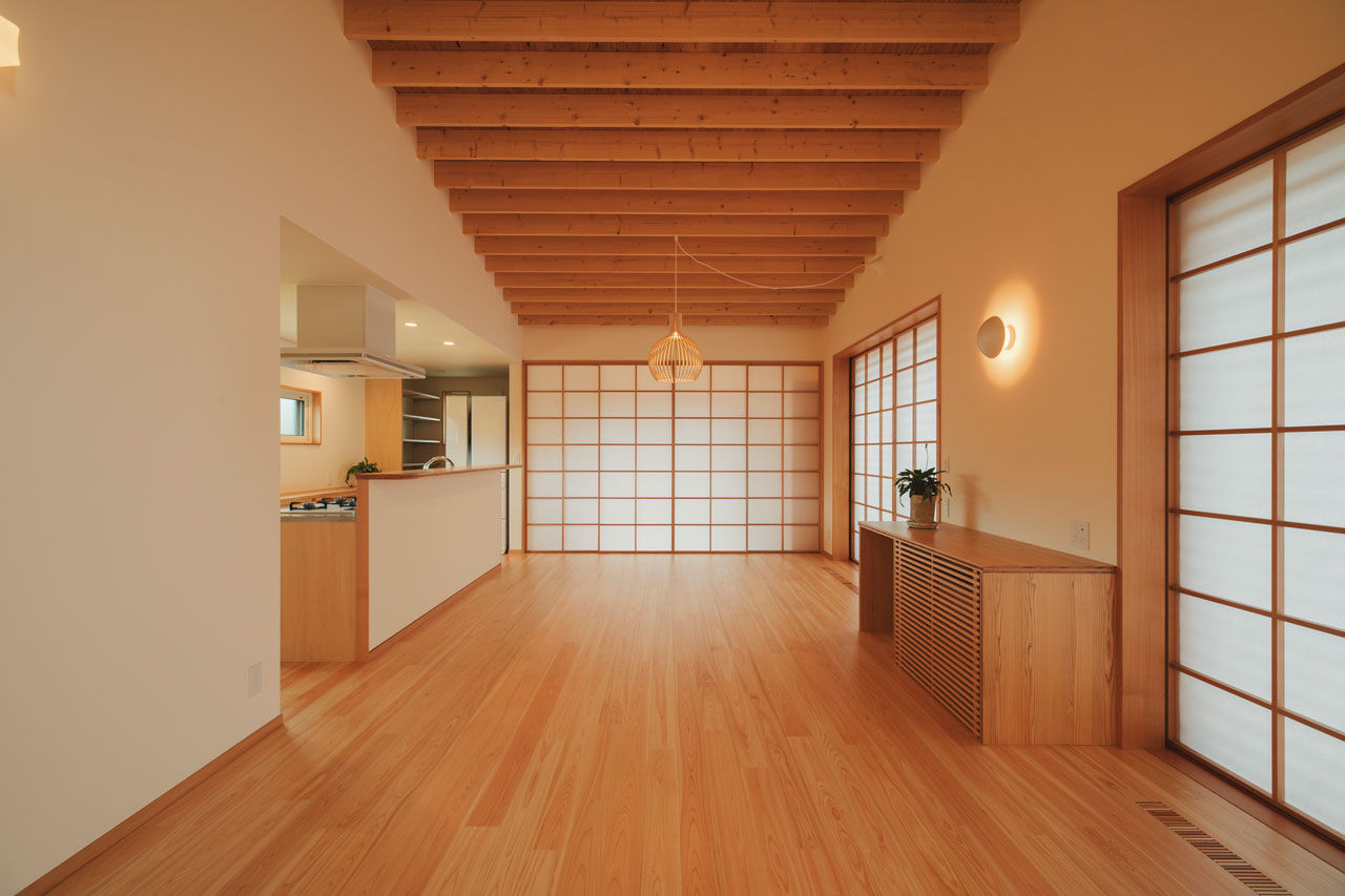 丸正渡邊工務所 【甲府市｜30坪×平屋風×建築家｜間取り有】滋味のある自然素材と造作が際立つ、洗練された平屋スタイルの建築実例画像3