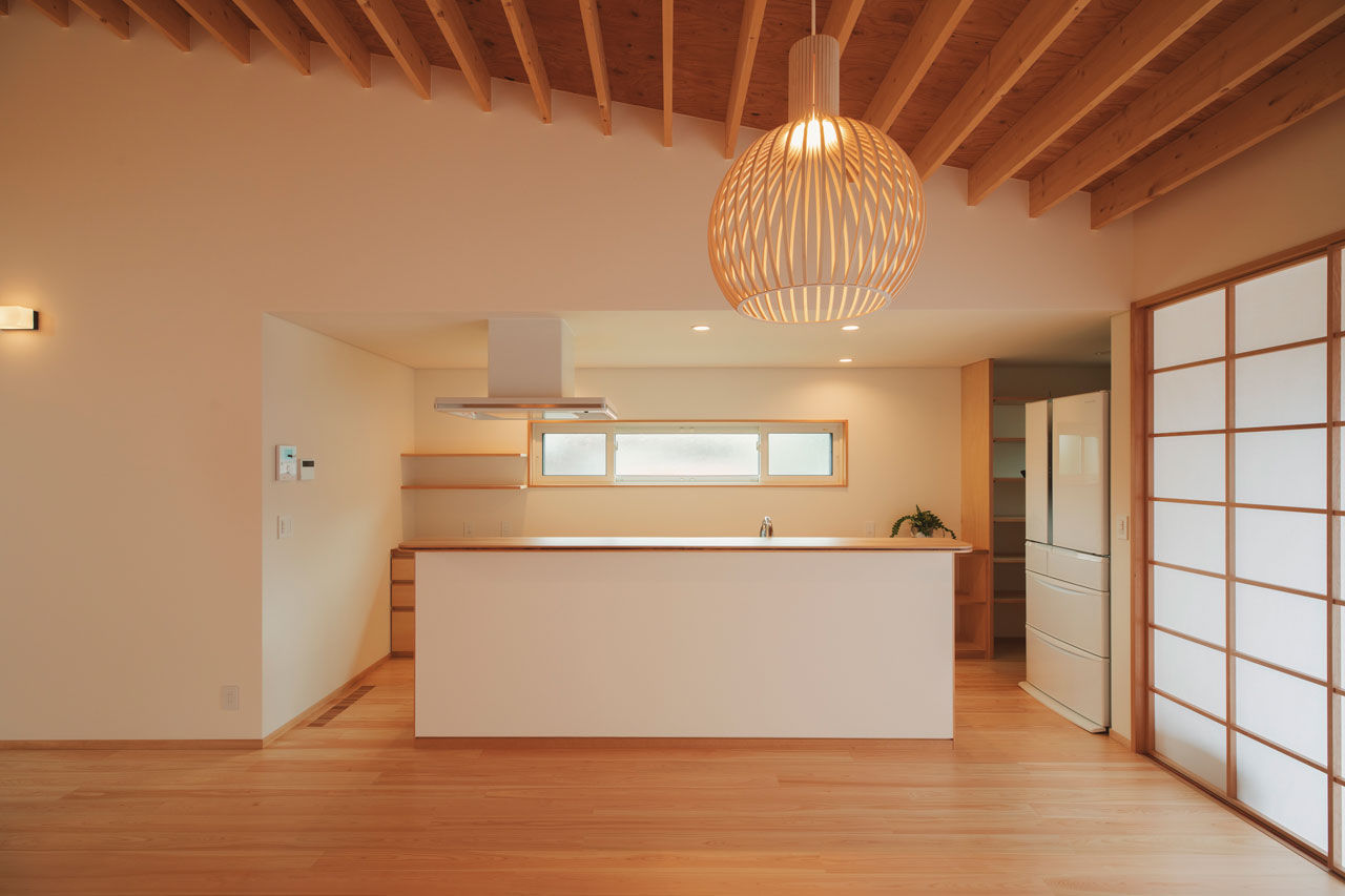 丸正渡邊工務所 【甲府市｜30坪×平屋風×建築家｜間取り有】滋味のある自然素材と造作が際立つ、洗練された平屋スタイルの建築実例画像4