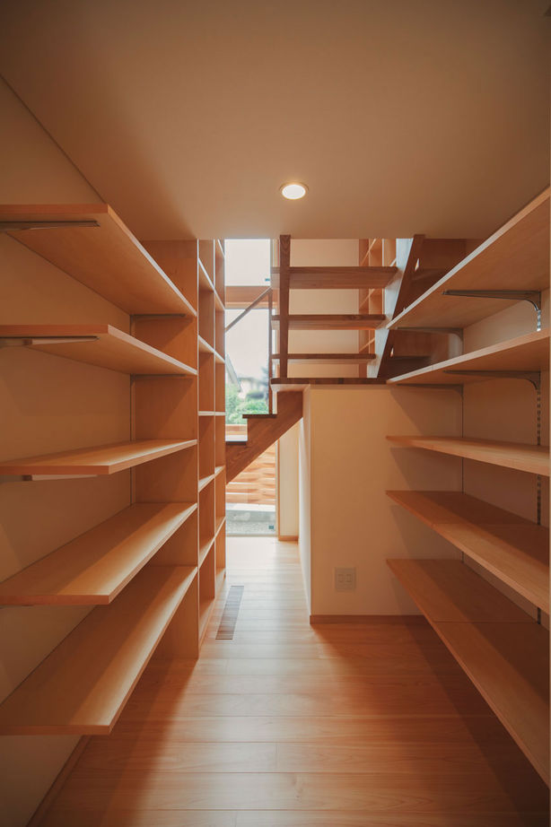 丸正渡邊工務所 【甲府市｜30坪×平屋風×建築家｜間取り有】滋味のある自然素材と造作が際立つ、洗練された平屋スタイルの建築実例画像9