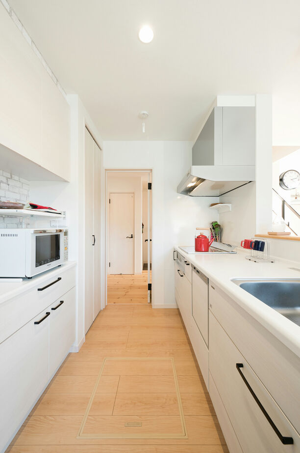 ステーツ 【本体価格1876万円/約35坪】開放的な吹き抜けリビングで薪ストーブの暖かさを味わう住まいの建築実例画像3