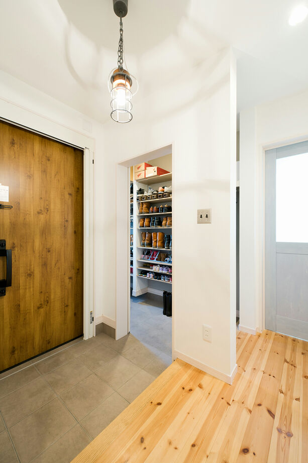 ステーツ 【本体価格1876万円/約35坪】開放的な吹き抜けリビングで薪ストーブの暖かさを味わう住まいの建築実例画像6