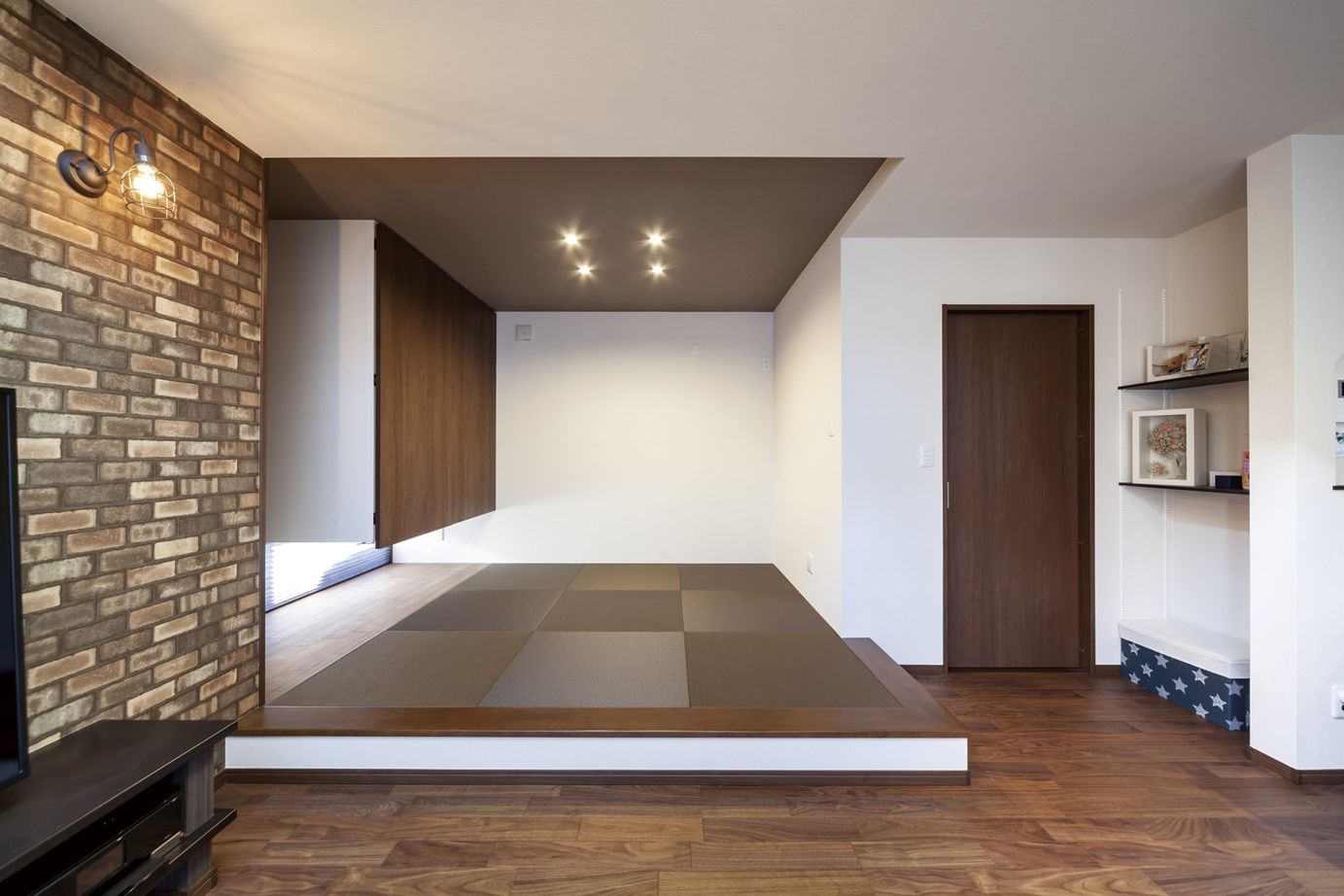 ステーツ 【本体価格1800万円台/約32坪】レトロとモダンが調和する開放的な吹き抜けリビングのある暮らしの建築実例画像8