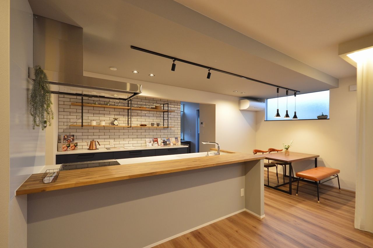 ステーツ 分譲地ながらプライベートテラスを設けることで、明かりと解放感を演出したLDKのある家の建築実例画像4