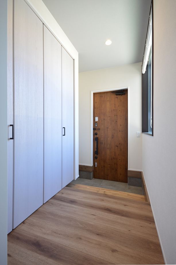 ステーツ 分譲地ながらプライベートテラスを設けることで、明かりと解放感を演出したLDKのある家の建築実例画像8