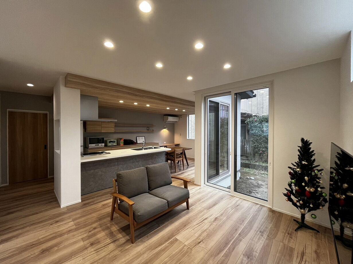 ステーツ キッチンが主役、回れる動線の家の建築実例画像3