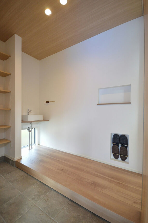 ステーツ キッチンが主役、回れる動線の家の建築実例画像6