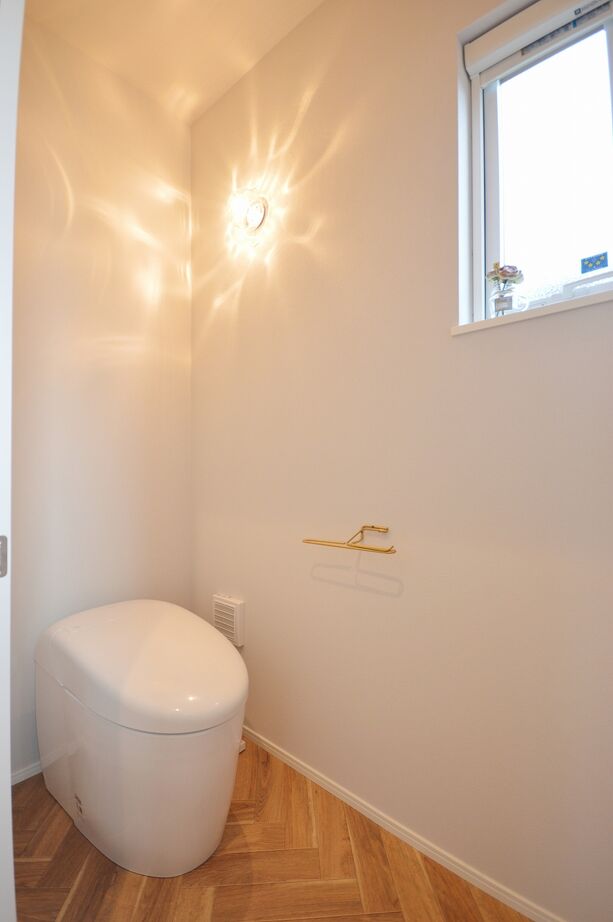 ステーツ 三角屋根に映える「ブラック×ホワイト×木目」の大人モダンな住まいの建築実例画像9