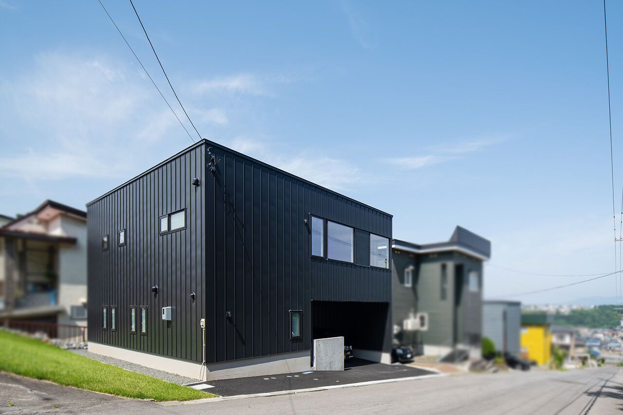 北王 【海と山をのぞむ家】数年かけて出会った土地で、自由設計ならではの住まいが完成の建築実例画像1