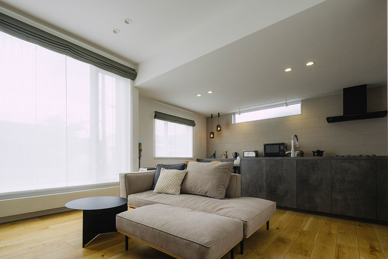 北王 【光が巡る明るい家】美しいアイランドキッチンが、空間をシックに飾るの建築実例画像3