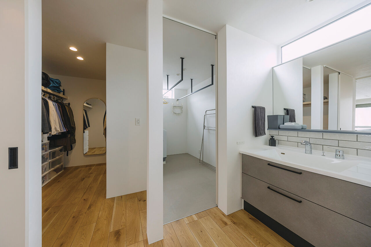 北王 【光が巡る明るい家】美しいアイランドキッチンが、空間をシックに飾るの建築実例画像7