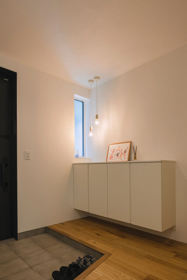 北王 【光が巡る明るい家】美しいアイランドキッチンが、空間をシックに飾るの建築実例画像9