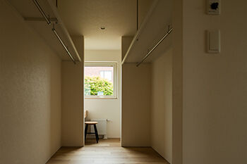 北王 【勾配天井の平屋】素晴らしく手入れされた庭園を、どの部屋からも臨むことができる住まいの建築実例画像7