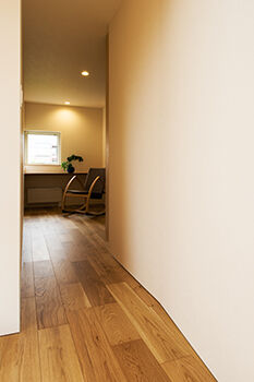 北王 【勾配天井の平屋】素晴らしく手入れされた庭園を、どの部屋からも臨むことができる住まいの建築実例画像8