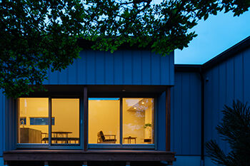 北王 【勾配天井の平屋】素晴らしく手入れされた庭園を、どの部屋からも臨むことができる住まいの建築実例画像9