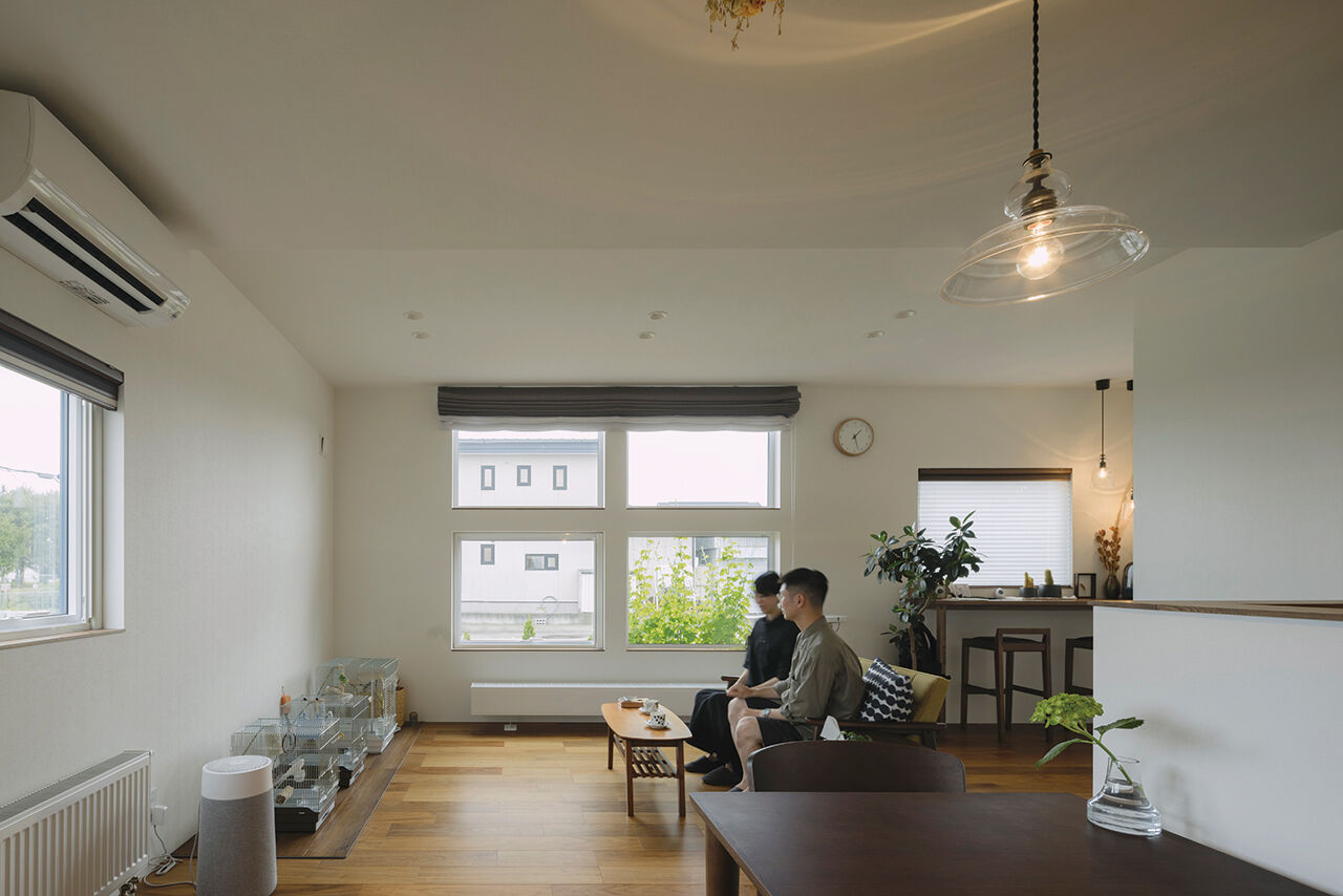 北王 【ふたりの暮らしを映す平屋】書斎やフリースペースのカウンターデスク。自分らしい空間設計の建築実例画像2