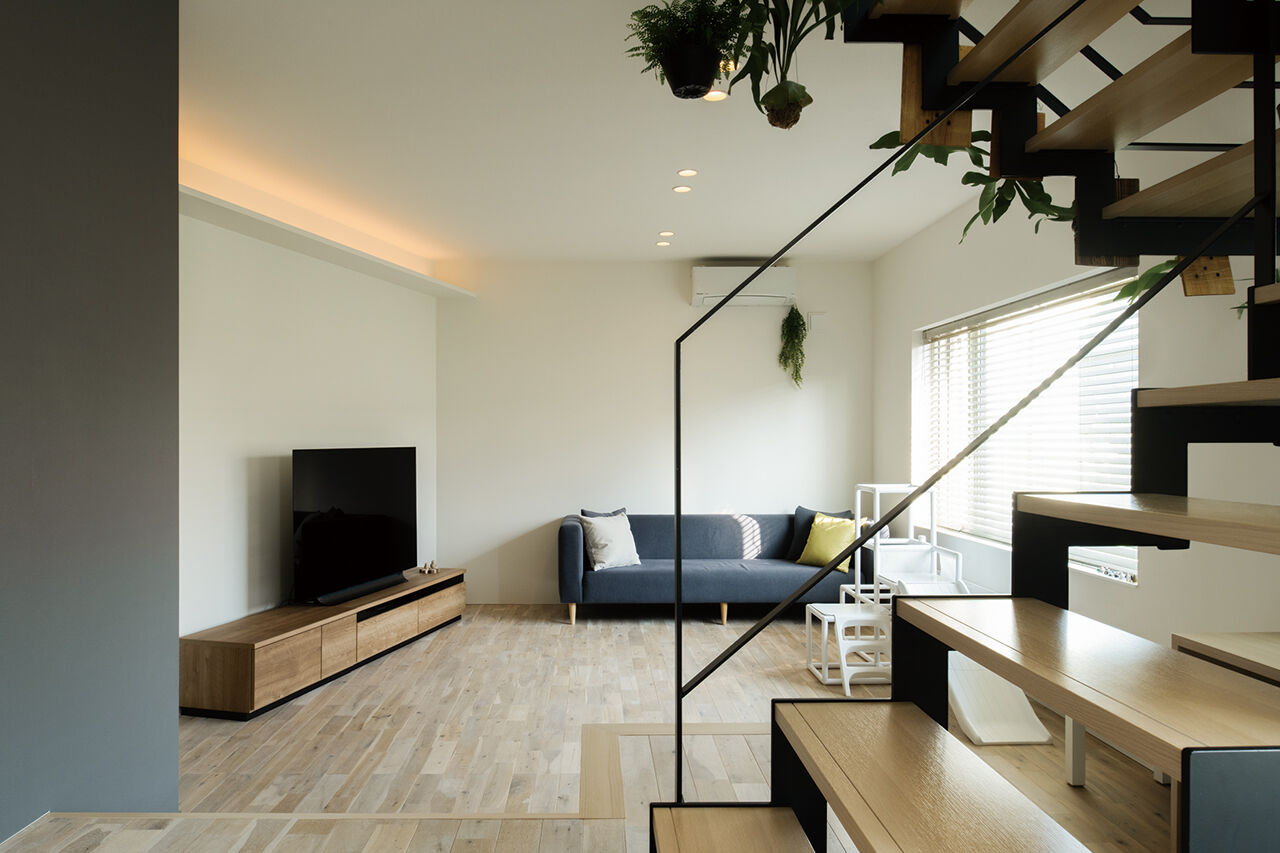 北王 【スキップフロアがつなぐ家】場所によって外の見え方が違い、敷地との一体感が生まれるの建築実例画像2