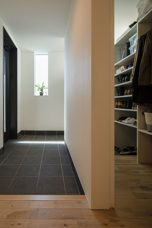 北王 【スキップフロアがつなぐ家】場所によって外の見え方が違い、敷地との一体感が生まれるの建築実例画像7