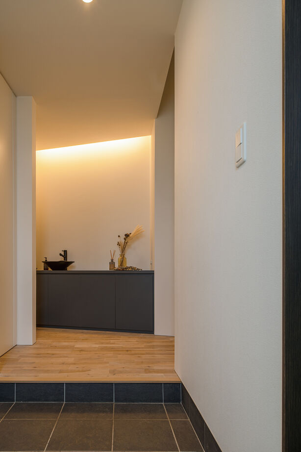 北王 【スキップフロアがつなぐ家】場所によって外の見え方が違い、敷地との一体感が生まれるの建築実例画像8