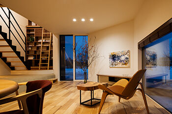 北王 【まわりにスッと、溶けこむように】抜け感を生かした建物配置、境界を曖昧にする塀や外構計画の建築実例画像3