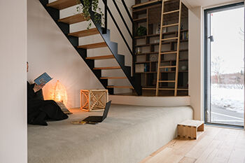 北王 【まわりにスッと、溶けこむように】抜け感を生かした建物配置、境界を曖昧にする塀や外構計画の建築実例画像4