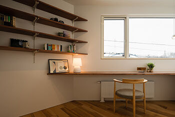 北王 【まわりにスッと、溶けこむように】抜け感を生かした建物配置、境界を曖昧にする塀や外構計画の建築実例画像5