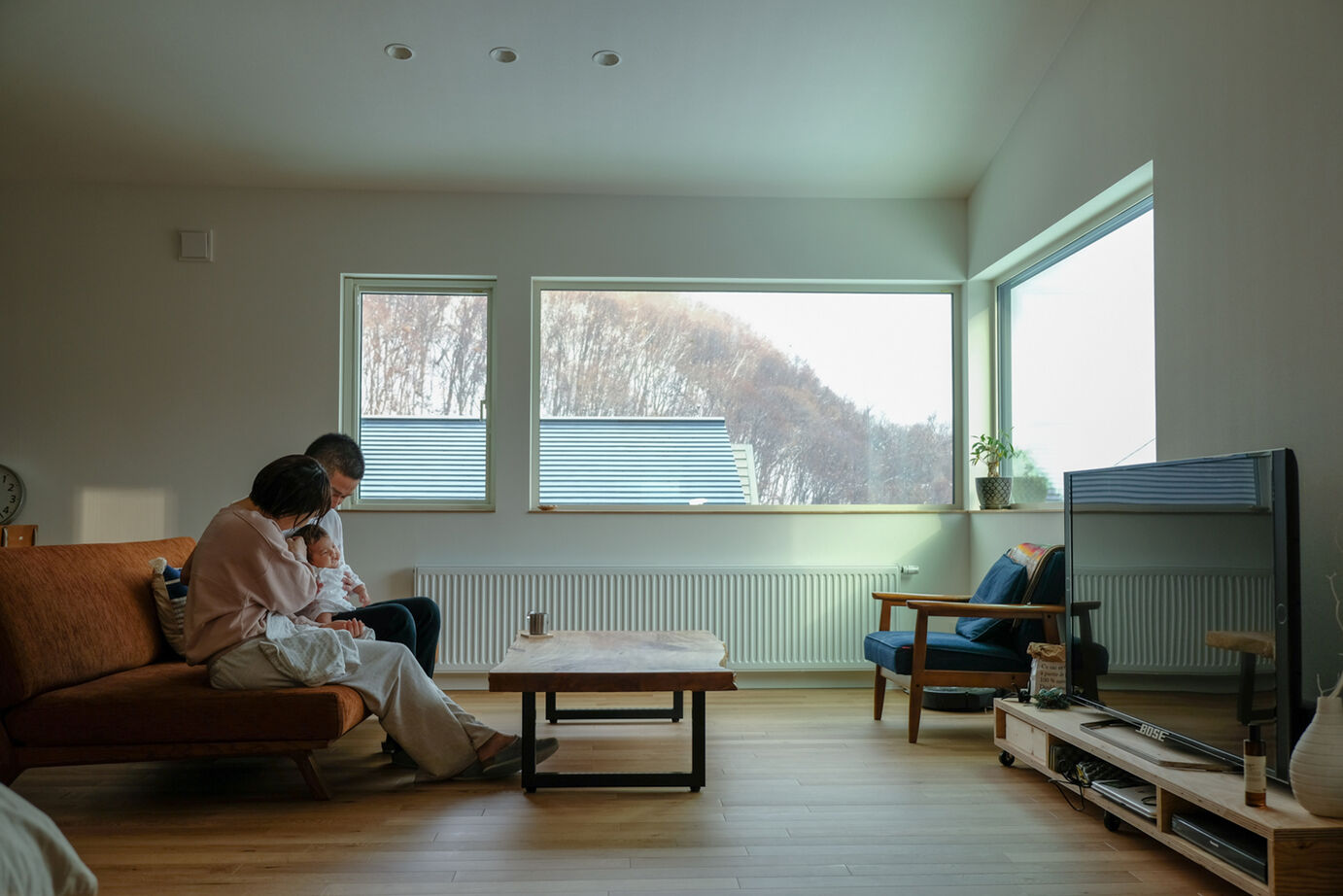 北王 【山を間近に感じる家】2階リビングのコーナー窓から、四季の自然と街の眺望を存分に楽しむの建築実例画像2