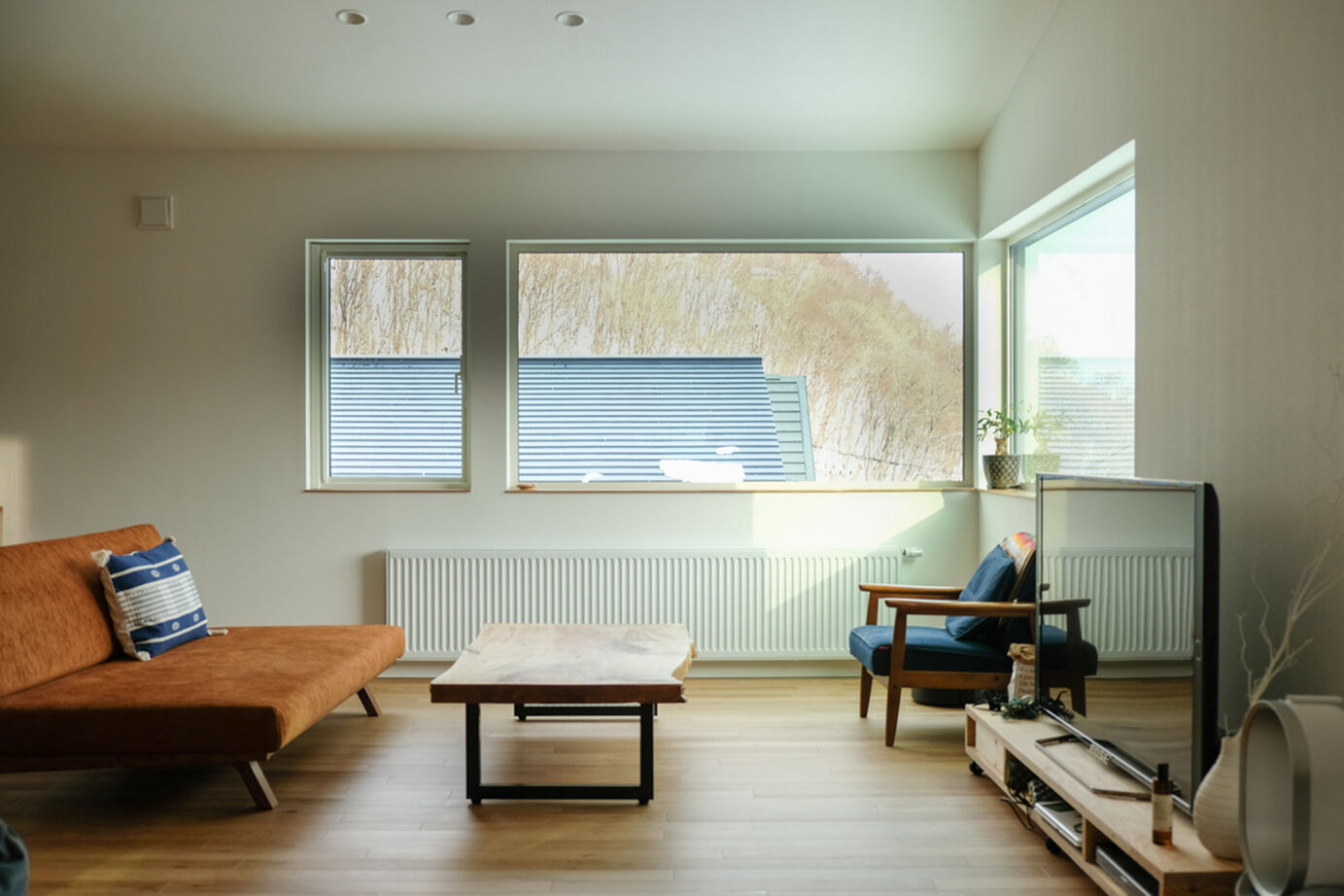 北王 【山を間近に感じる家】2階リビングのコーナー窓から、四季の自然と街の眺望を存分に楽しむの建築実例画像3