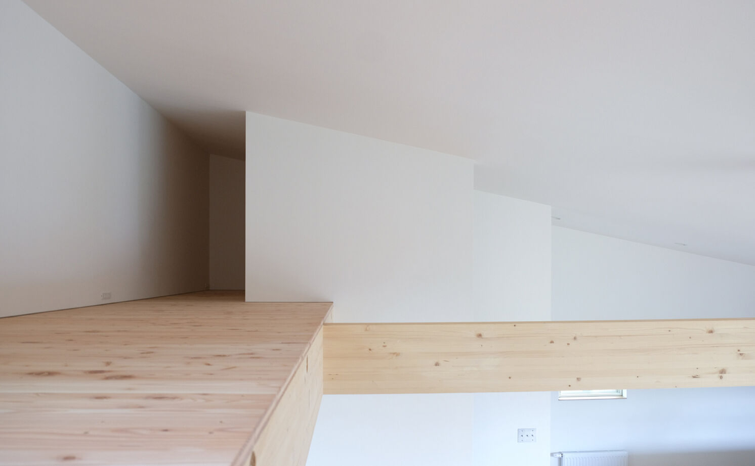 北王 【山を間近に感じる家】2階リビングのコーナー窓から、四季の自然と街の眺望を存分に楽しむの建築実例画像6