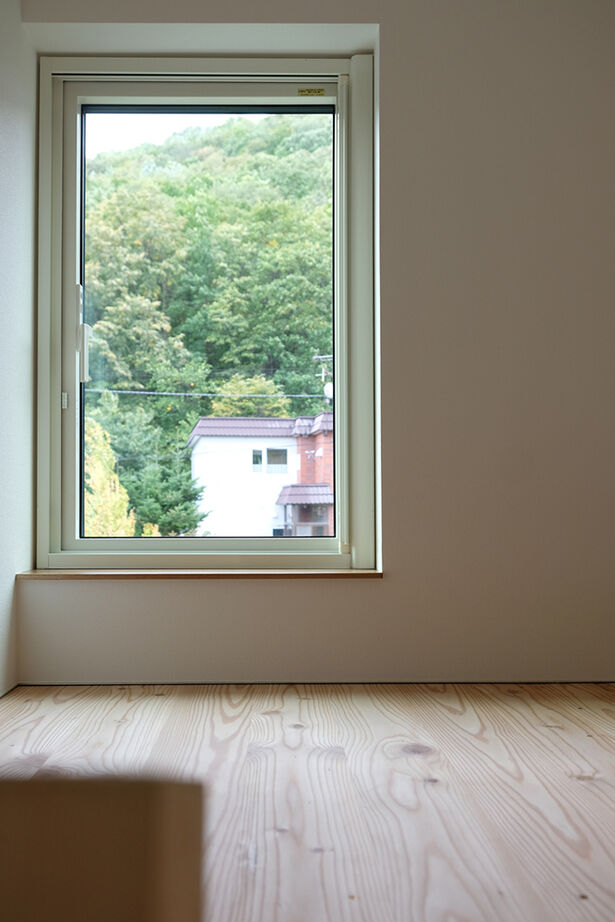 北王 【山を間近に感じる家】2階リビングのコーナー窓から、四季の自然と街の眺望を存分に楽しむの建築実例画像7