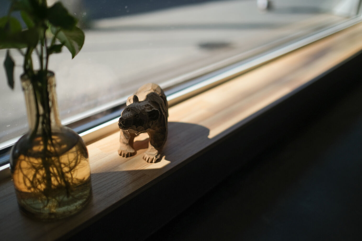 北王 【2階リビングの吹抜けが空間をつなぐ】オープン土間に組込ガレージ、趣味を楽しむふたり暮らしの3階建ての建築実例画像14