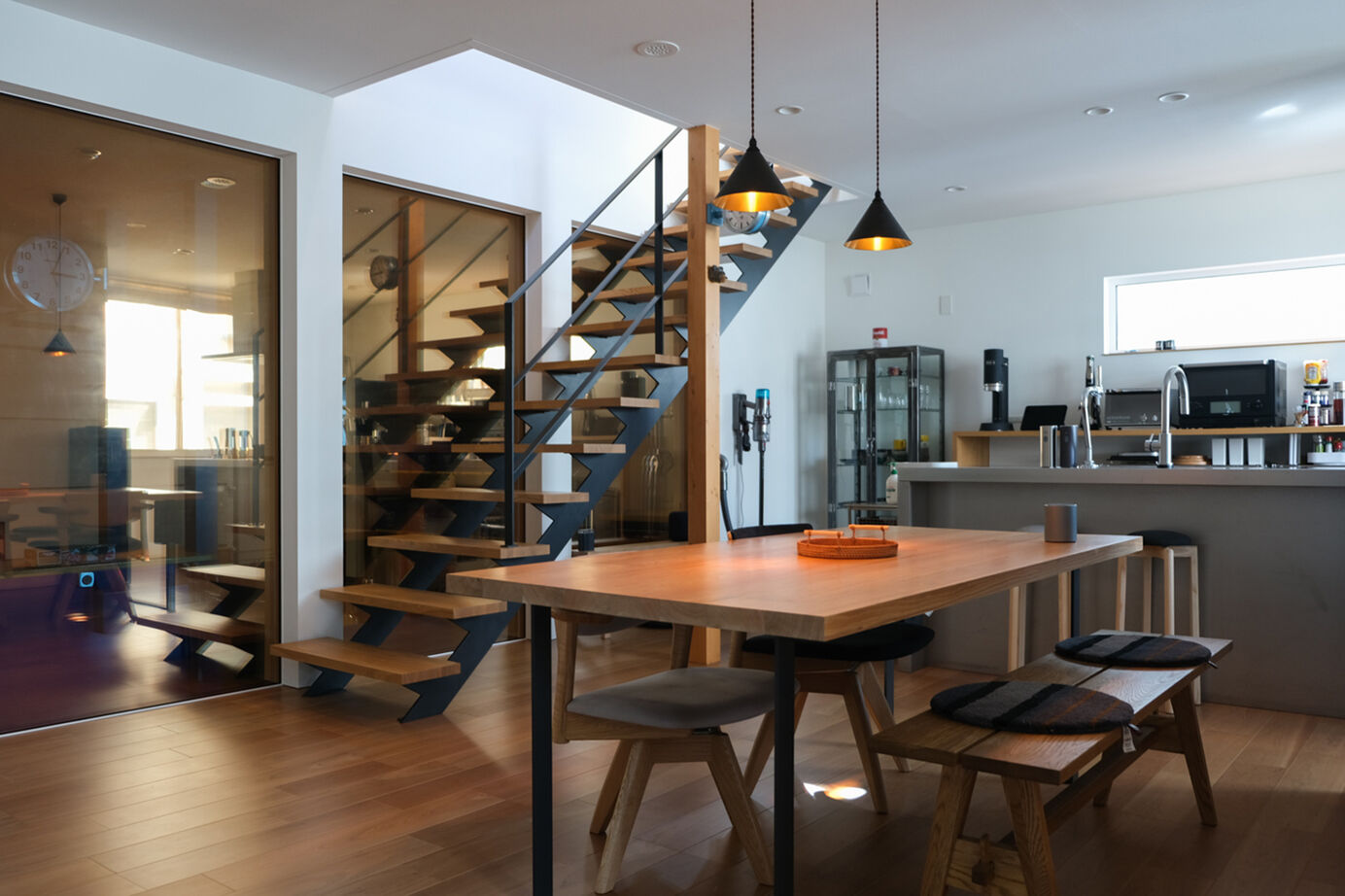 北王 【自分スタイルのガレージハウス】1階はDK×ガレージ、2階リビングにサウナバルコニー、「好き」を楽しむ家の建築実例画像2