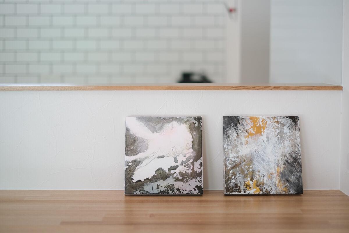 北王 【床座リビングと土間の家】吹抜けの土間とスキップフロアでつながるリビング。床座でくつろぐ上質な暮らしの建築実例画像6