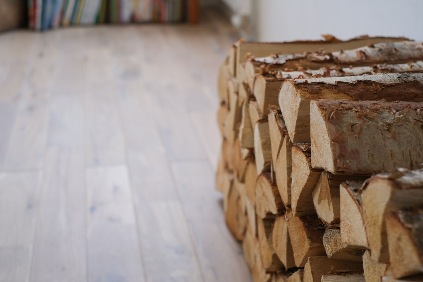 北王 【緑道の風景と薪ストーブが映える家】白くきれいな空間に家具やインテリアを整えて、美しく心地よく暮らすの建築実例画像4