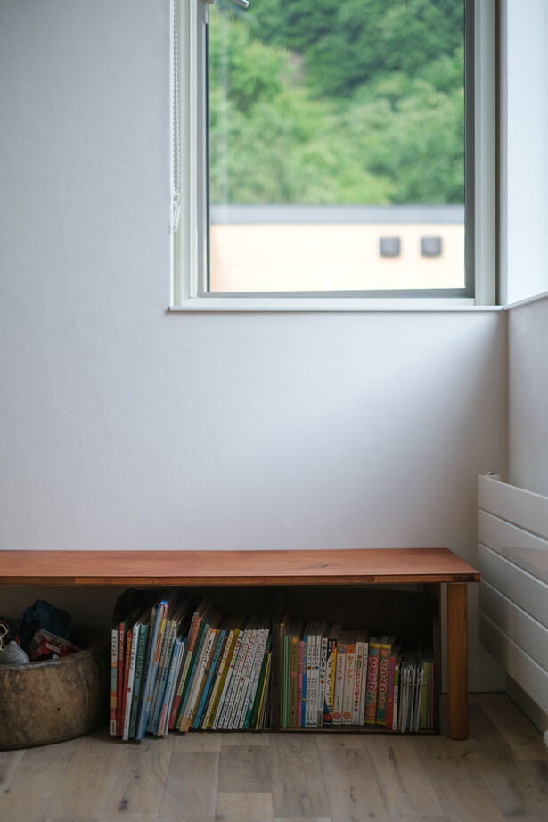 北王 【緑道の風景と薪ストーブが映える家】白くきれいな空間に家具やインテリアを整えて、美しく心地よく暮らすの建築実例画像5