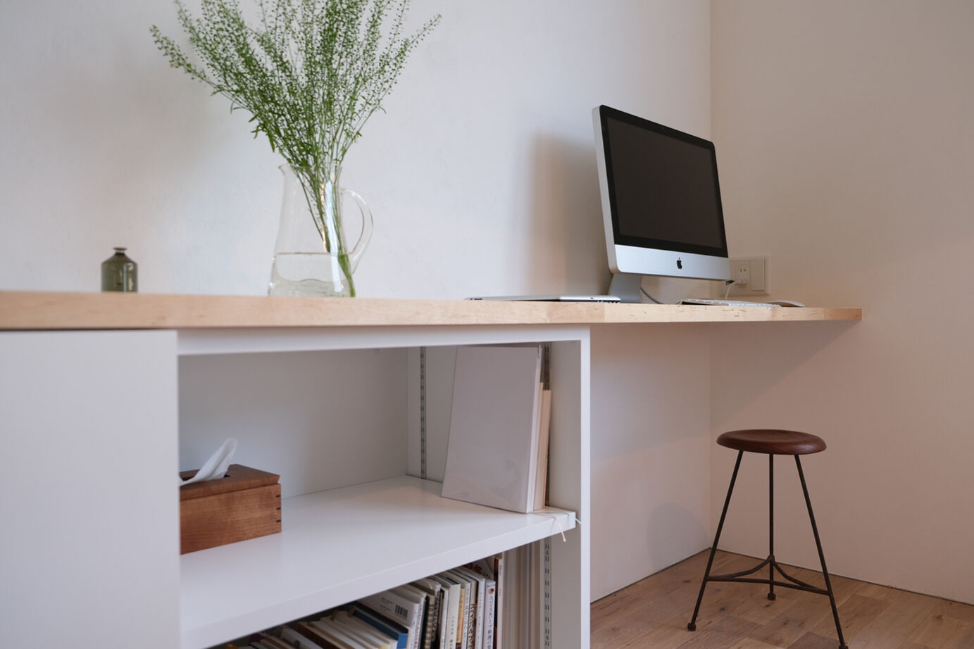 北王 【緑道の風景と薪ストーブが映える家】白くきれいな空間に家具やインテリアを整えて、美しく心地よく暮らすの建築実例画像8