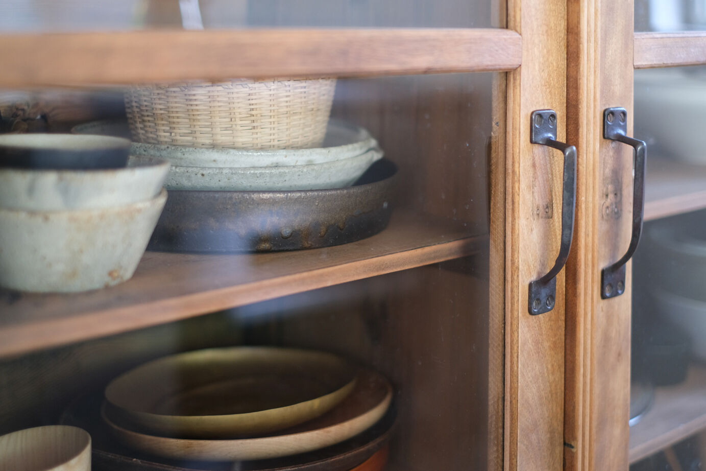 北王 【緑道の風景と薪ストーブが映える家】白くきれいな空間に家具やインテリアを整えて、美しく心地よく暮らすの建築実例画像13