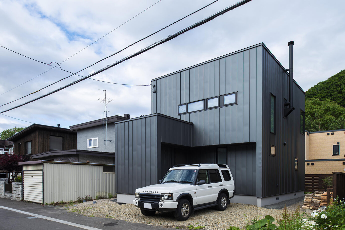 北王 【緑道の風景と薪ストーブが映える家】白くきれいな空間に家具やインテリアを整えて、美しく心地よく暮らすの建築実例画像17