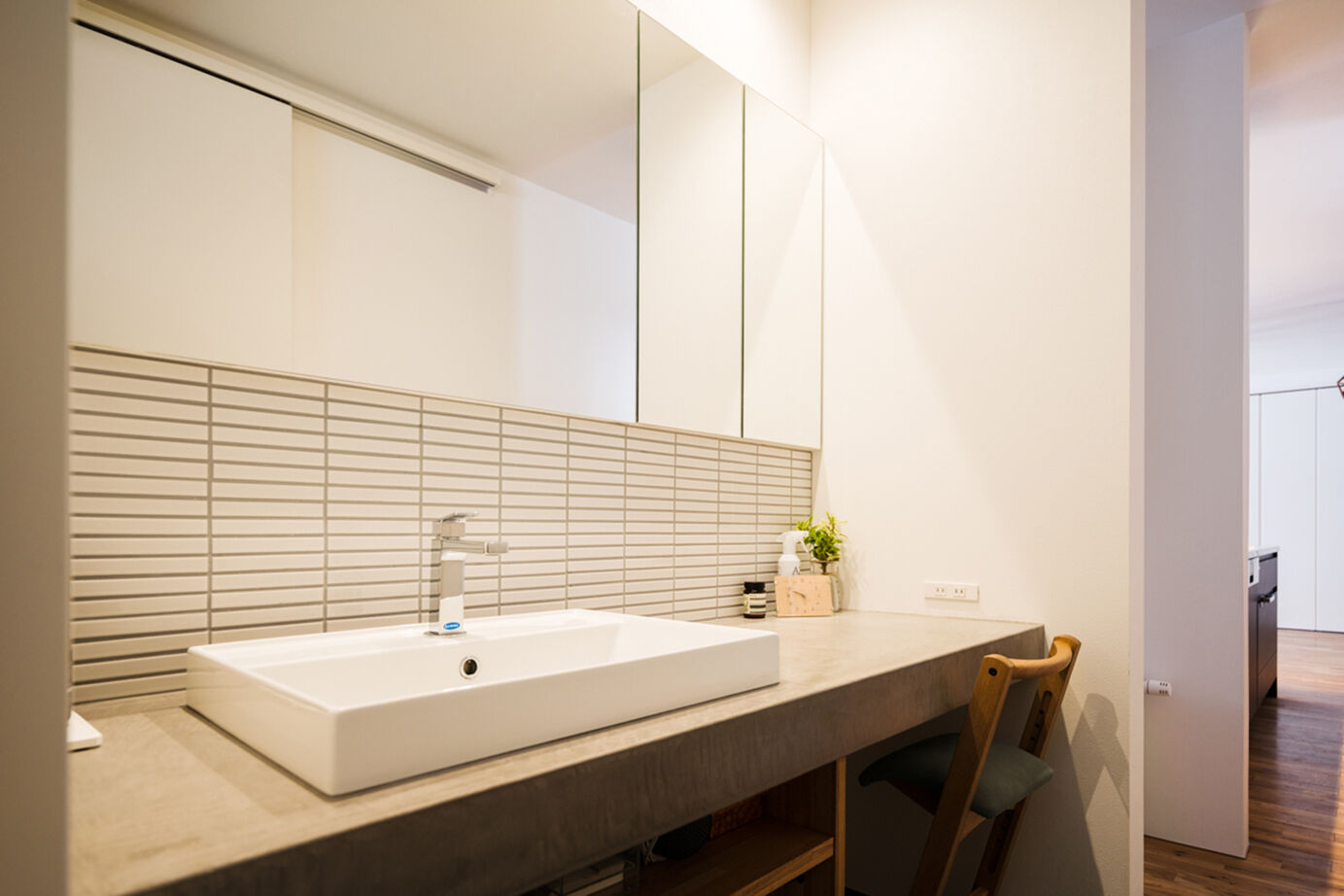 北王 【大きな吹抜けと大開口から光降る家】素材もデザインもこだわった理想の空間で、家族の時間を楽しむ毎日の建築実例画像12