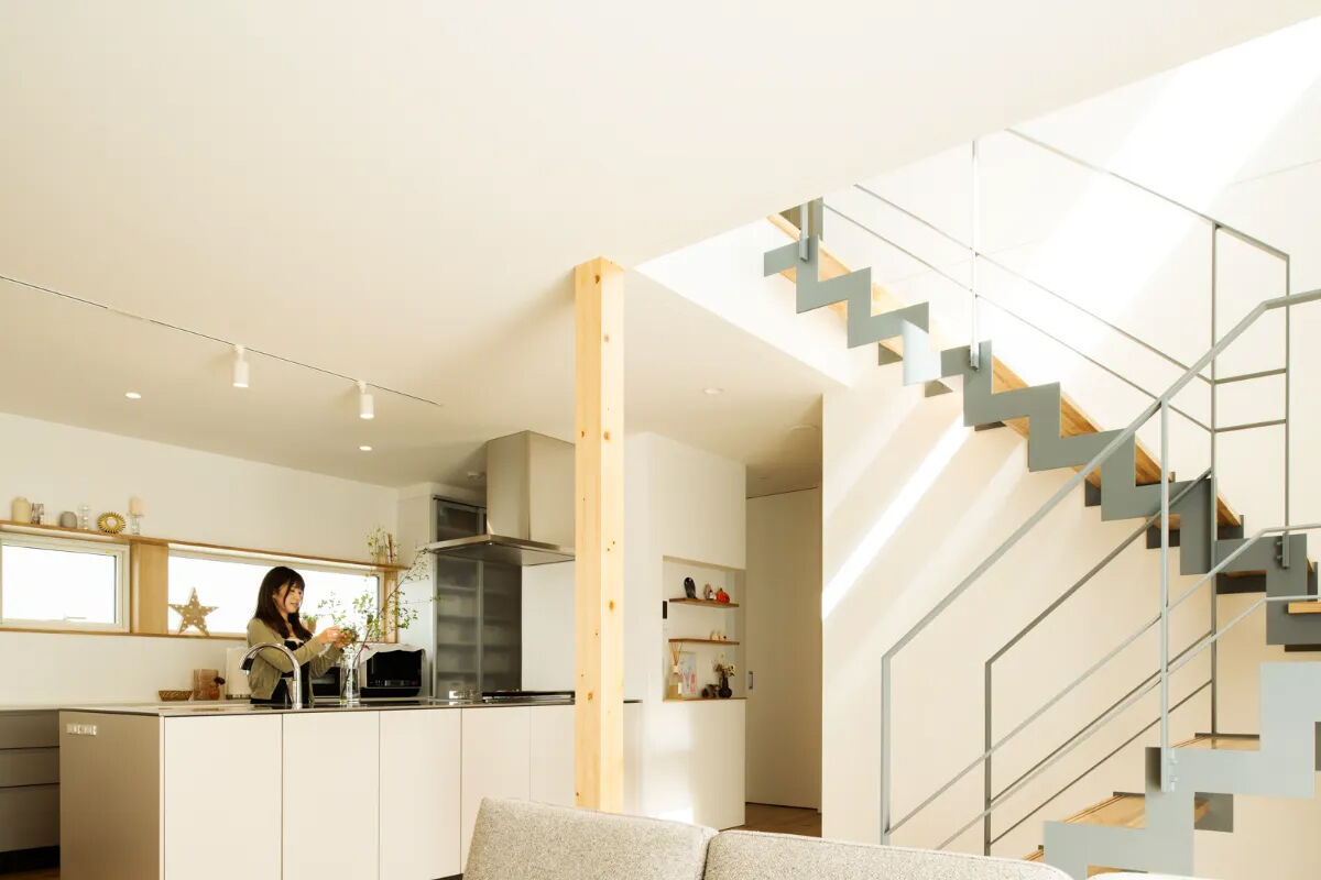 北王 【自然な流れで暮らす】リビング・水回りなど、すべてがコンパクト+スマートにまとめられた家の建築実例画像4