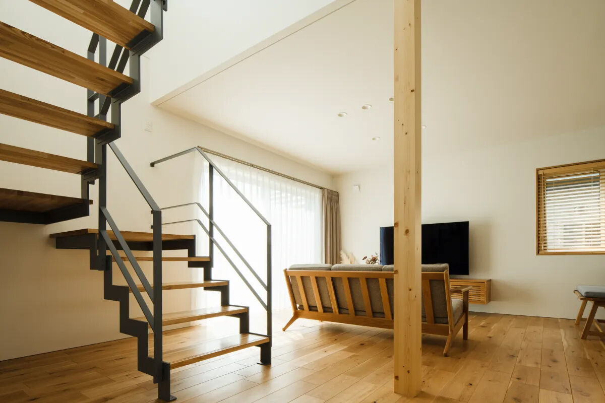 北王 【自然な流れで暮らす】リビング・水回りなど、すべてがコンパクト+スマートにまとめられた家の建築実例画像5