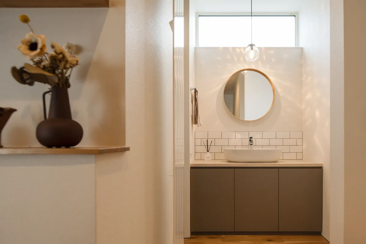 北王 【自然な流れで暮らす】リビング・水回りなど、すべてがコンパクト+スマートにまとめられた家の建築実例画像8