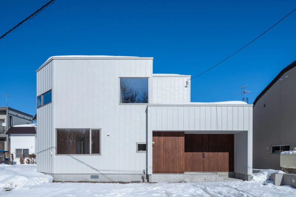 北王 【防風林沿いにある家】それぞれの窓が景色を切り取り、どこに居ても気持ちが良い空間の建築実例画像1