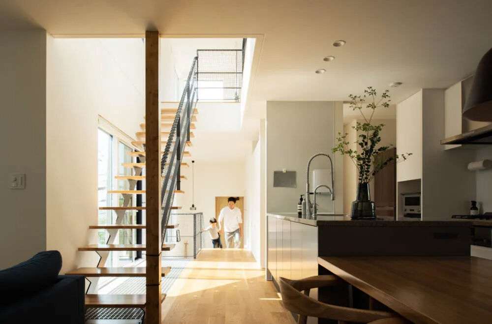 北王 【傾斜地にある家】春夏秋冬、それぞれの季節を楽しめる2.5階建ての住まいの建築実例画像3