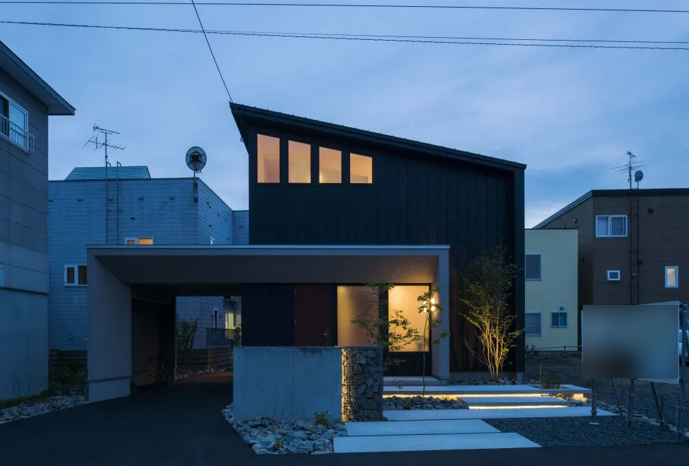 北王 【勾配屋根の家】建物一体のカーポートや造作ダイニングテーブルでスタイリッシュにの建築実例画像10