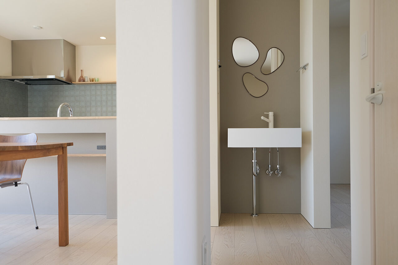 北王 【緑を取り込む家】吹き抜けと大きな窓。家の中からも緑を愉しめるの建築実例画像6