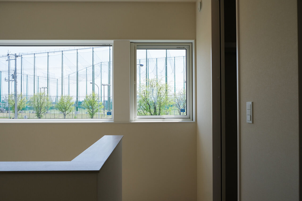 北王 【緑を取り込む家】吹き抜けと大きな窓。家の中からも緑を愉しめるの建築実例画像9